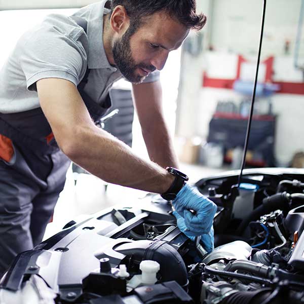Mechanic repairing the car